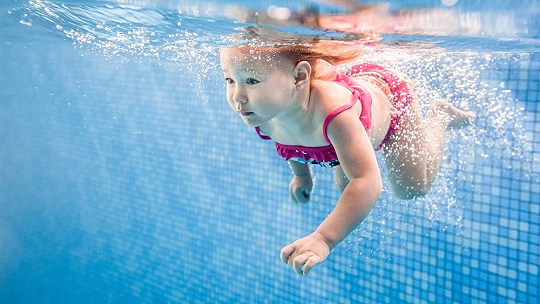 Obrázok Žiadne kolesá ani rukávniky. Ako správne učiť deti plávať, radí bývalý plavec a úspešný tréner Ladislav Struhár