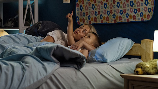 Obrázok Neposielajte deti spať samé, spoločné rozhovory pred spaním dokážu zázraky. Šesť otázok, ktoré by ste sa ich mali opýtať