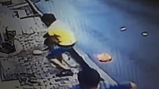 Obrázok VIDEO To je hrdina! Mladík chytil batoľa padajúce z druhého poschodia